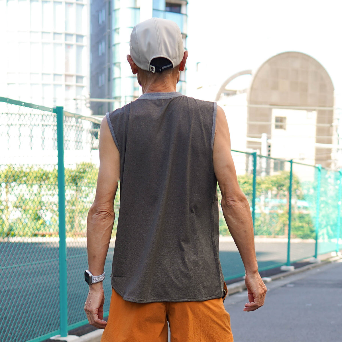 Mountain Pass top Sleeve_Less Charcoal