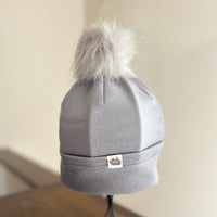Pom Pom Beanie: Color Grey (ポンポンはホワイト・クリーム系）
