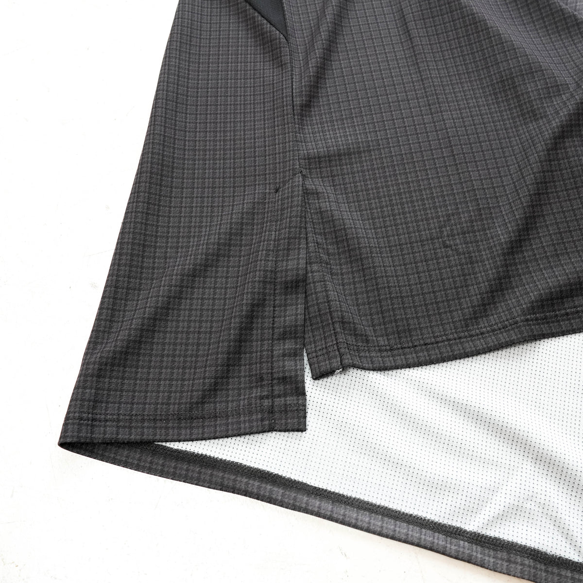 GUNCLUB SLEEVELESS  BLACK