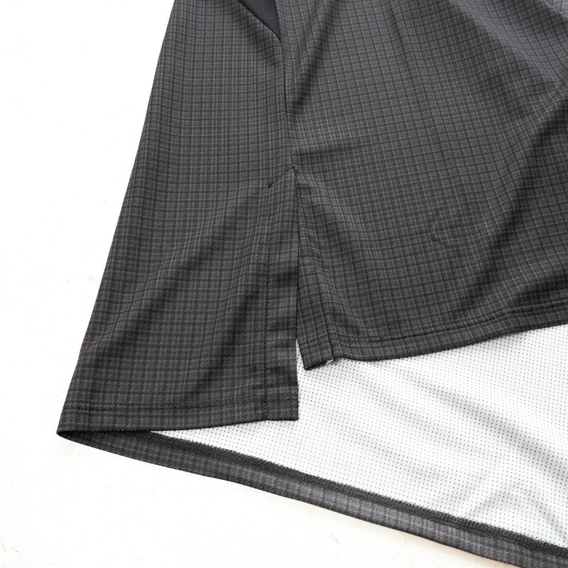 GUNCLUB SLEEVELESS  BLACK