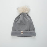Pom Pom Beanie: Color Grey (ポンポンはホワイト・クリーム系）