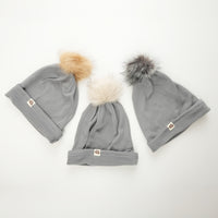 Pom Pom Beanie: Color Grey (ポンポンはホワイト・クリーム系）
