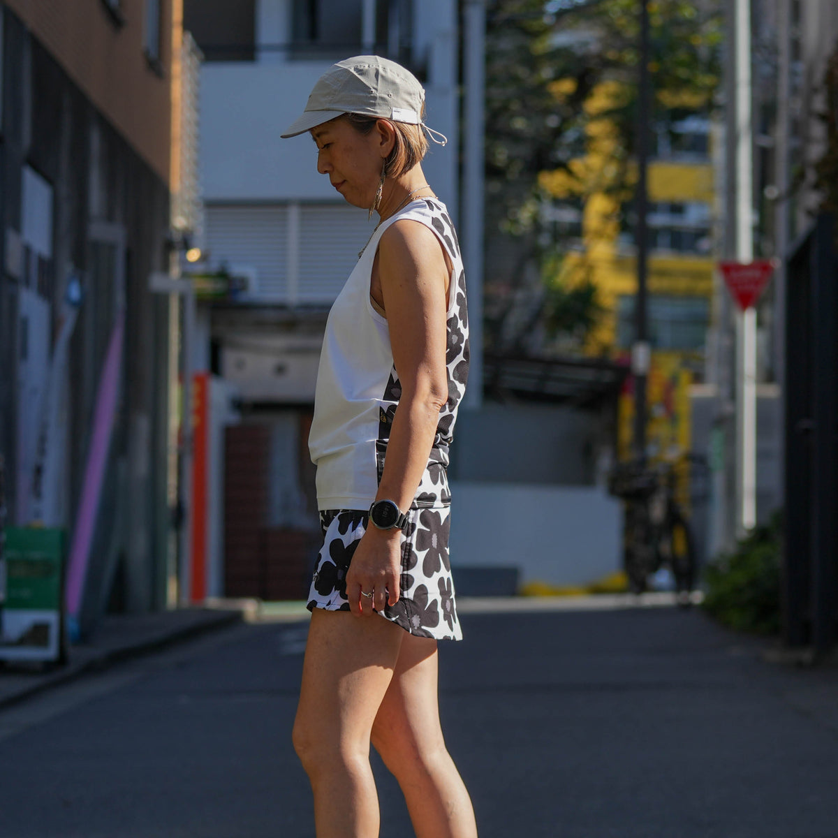 FLOWER NOSLEEVE - WHITE -