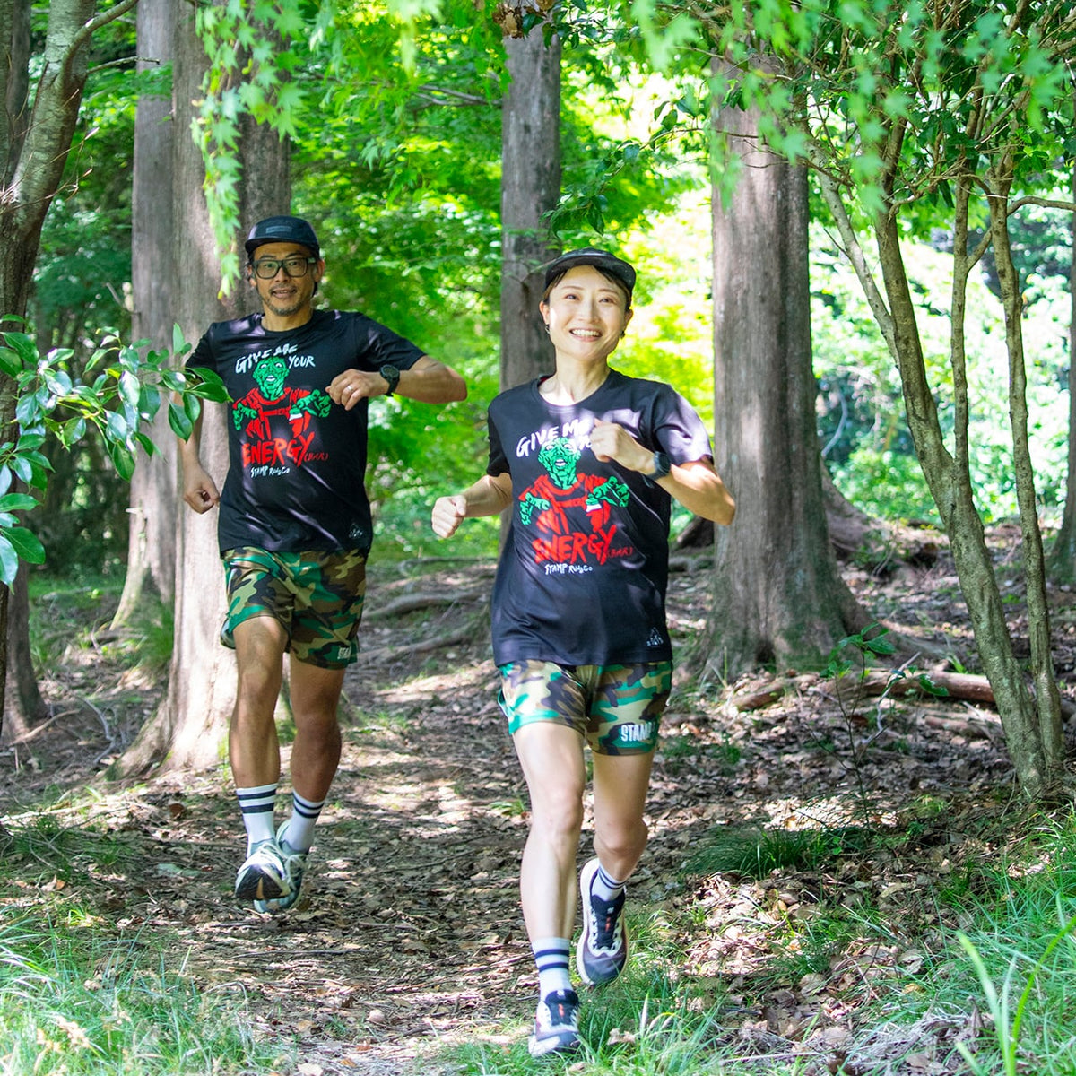 STAMP GRAPHIC RUN TEE (GIVE ME YOUR ENERGY (BAR))