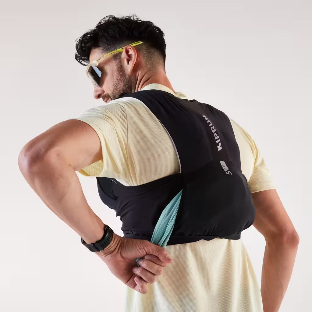 KIPRUN (キプラン)トレイルランニング ユニセックス ベスト 競技用 ウォーターボトルホルダー付き 900 RACE - 5L - BLACK