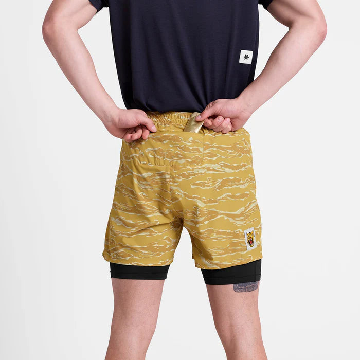 ランニングショーツ SM40007c1064 Tiger Pace 2-in-1 Shorts 5" - Yellowcamo [メンズ]