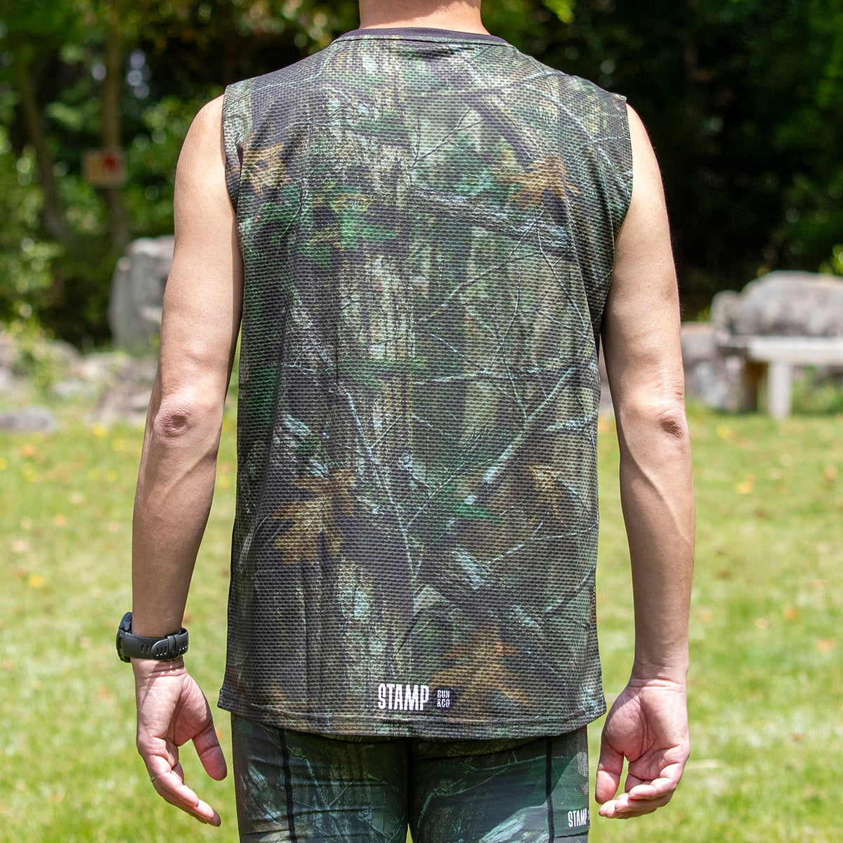 STAMP GRAPHIC TANK (BLACK / REAL TREE CAMO)