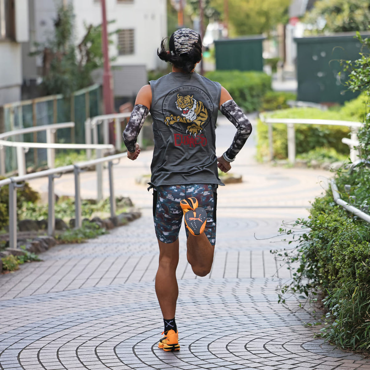 Jump Out Sleeveless(Gray)