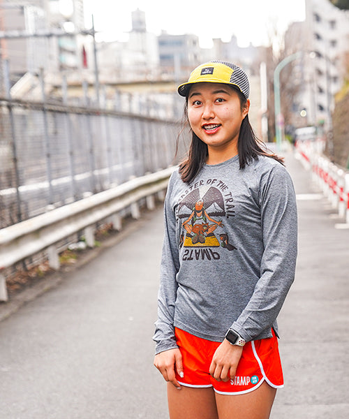 STAMP DAILY LONG SLEEVE TEE (THE MASTER OF THE TRAIL)